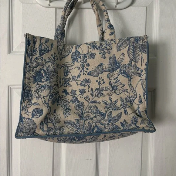 Jeanna Floral Canvas Tote Bag Blue
- Blue and Cream - originally 56.00 - Picture 1 of 2